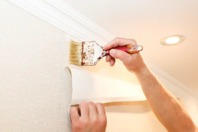 Pose de papier peint à Menomblet — revêtements muraux et toiles de verre